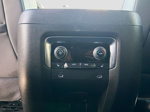 Used 2024 Chevrolet Suburban Z71 w/ Luxury Package image 22