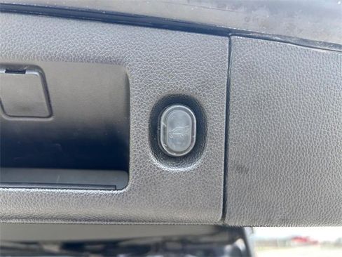 Used 2016 GMC Yukon Denali image 6