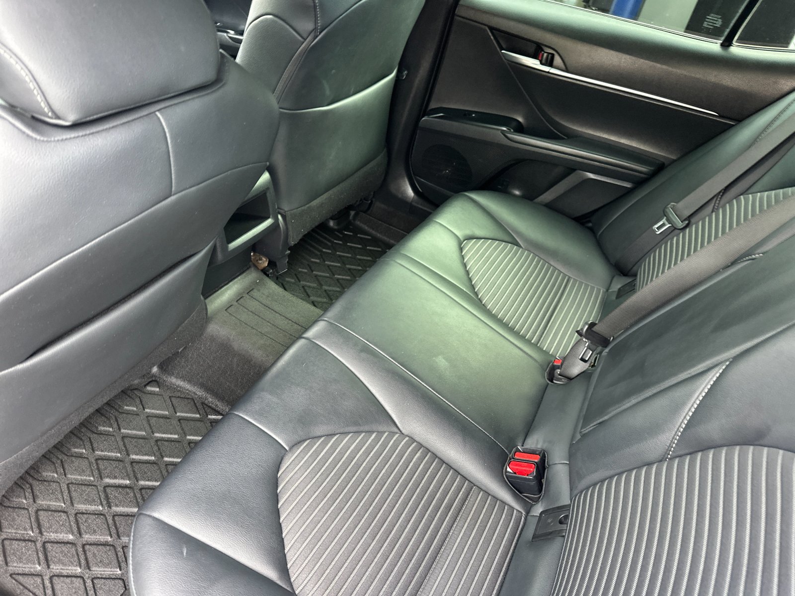 Used 2019 Toyota Camry SE FWD image 12