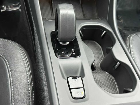 Used 2025 Volvo XC40 B5 Core w/ Protection Package Premier image 30