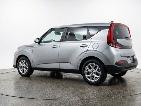 Used 2025 Kia Soul LX w/ LX Technology Package FWD image 6