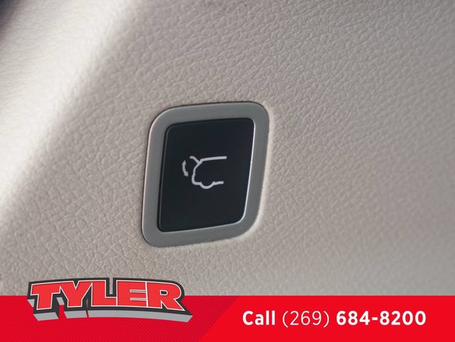 Used 2022 Chrysler Pacifica Touring-L FWD image 19
