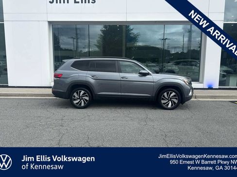 Used 2024 Volkswagen Atlas SE FWD image 1