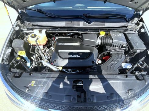 Used 2017 Chrysler Pacifica Touring-L FWD image 27