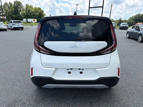 Used 2025 Kia Soul LX w/ LX Technology Package FWD image 7