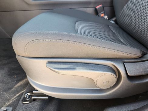 New 2026 Kia Sportage LX image 17