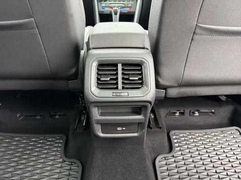 Used 2025 Volkswagen Taos SEL AWD/4WD image 20
