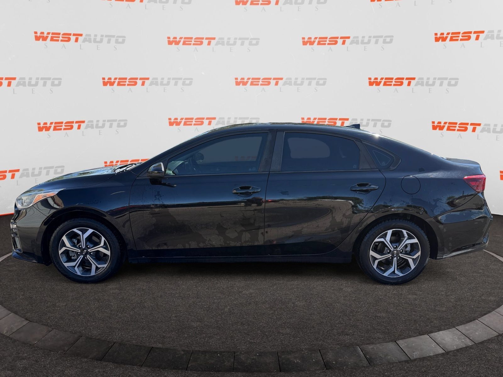 Used 2019 Kia Forte LXS FWD image 2