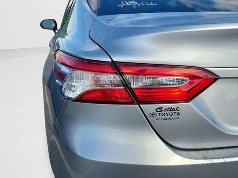 Used 2018 Toyota Camry LE FWD image 11
