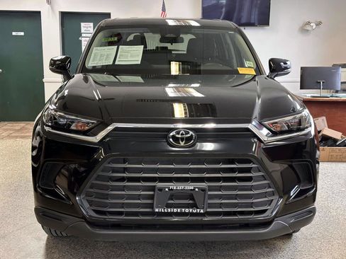 Used 2025 Toyota Grand Highlander AWD image 5