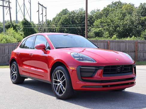 Used 2025 Porsche Macan image 11