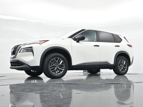 Used 2023 Nissan Rogue S FWD image 25