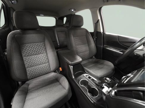 Used 2018 Chevrolet Equinox LT image 18