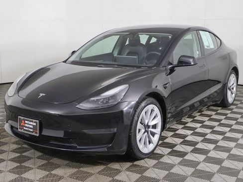 Used 2023 Tesla Model 3 Standard Range image 9