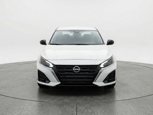 Used 2025 Nissan Altima 2.5 SV FWD image 2