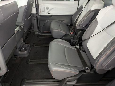 Used 2023 Toyota Sienna XSE FWD image 26