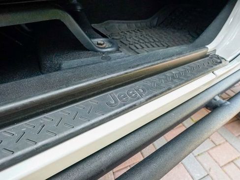 Used 2016 Jeep Wrangler Unlimited Rubicon image 80