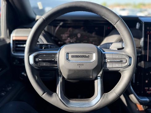 Used 2025 GMC Yukon Denali AWD/4WD image 6