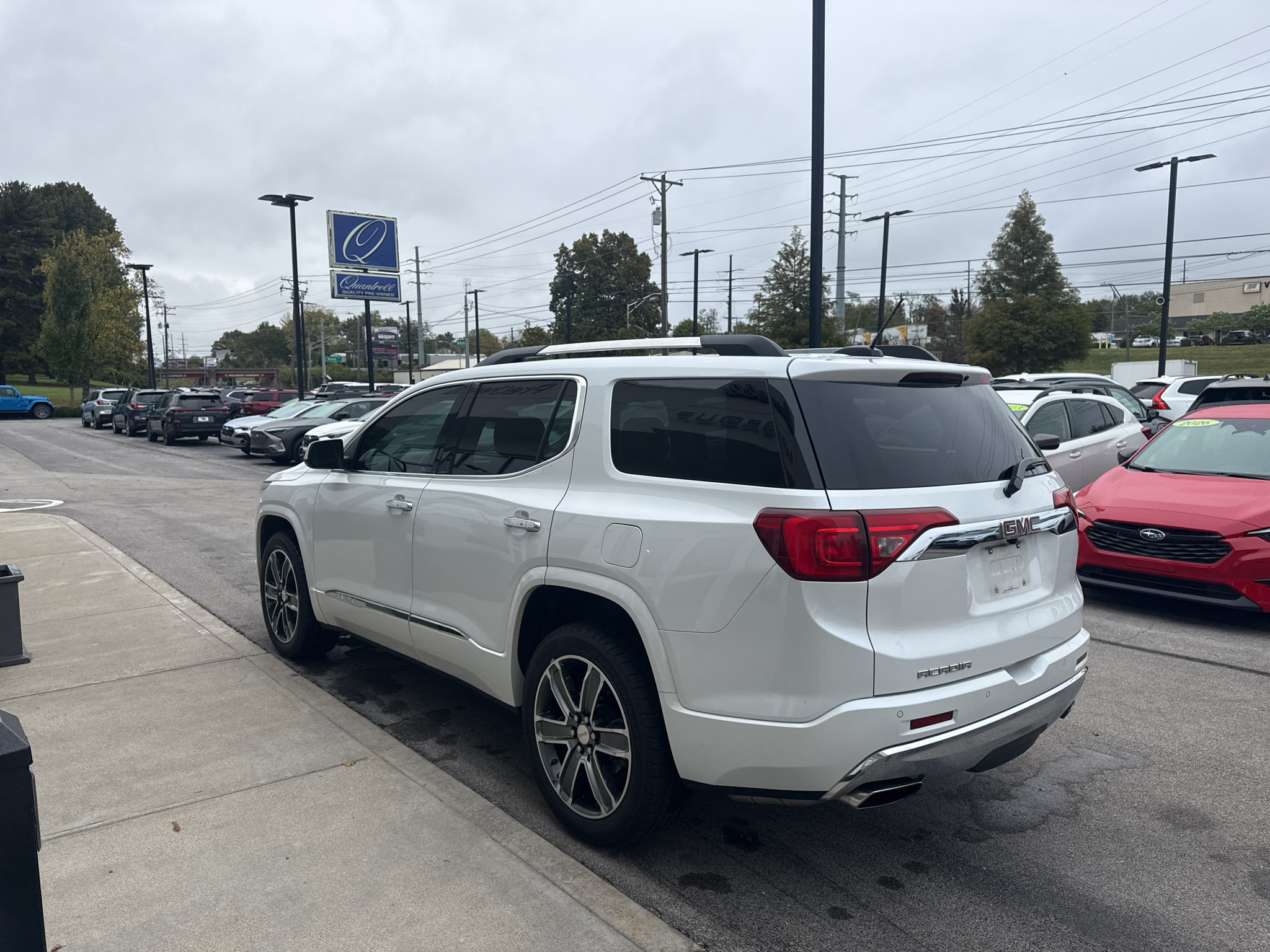 Used 2017 GMC Acadia Denali w/ Technology Package FWD image 5