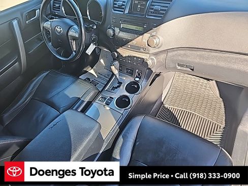 Used 2010 Toyota Highlander SE image 24