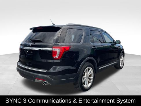 Used 2018 Ford Explorer XLT w/ Equipment Group 202A FWD image 5