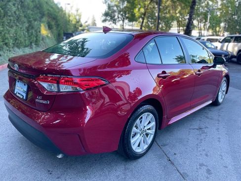 Used 2023 Toyota Corolla LE w/ LE Premium Package FWD image 4