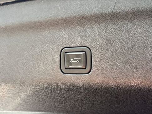 Used 2023 Chevrolet Tahoe Z71 w/ Luxury Package image 40