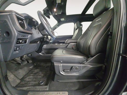 Used 2024 Ford Expedition Platinum image 9