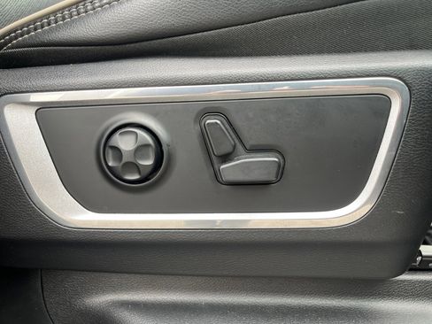 Used 2019 RAM 1500 Laramie image 28