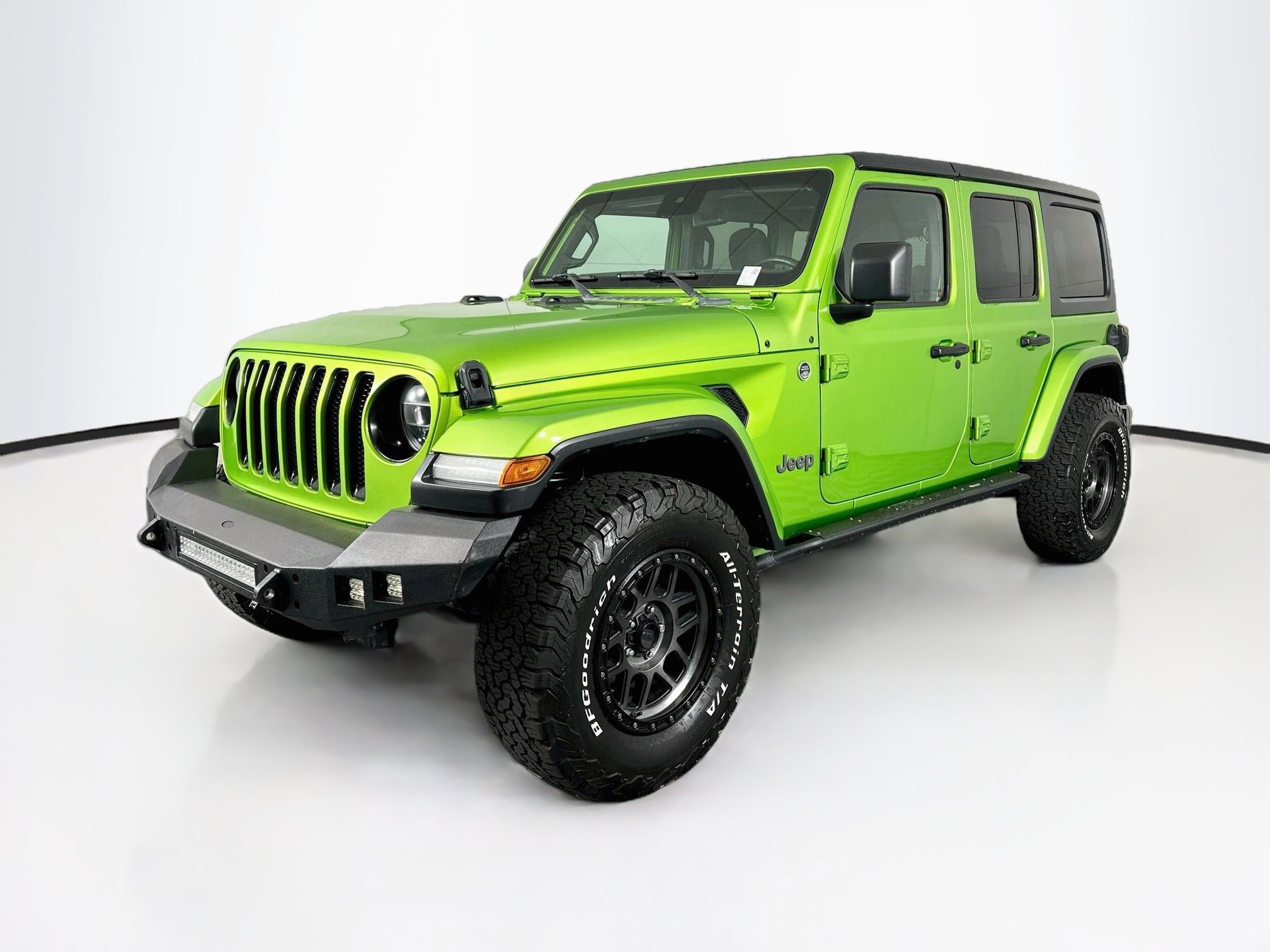 Used 2019 Jeep Wrangler Unlimited Sahara AWD/4WD image 3