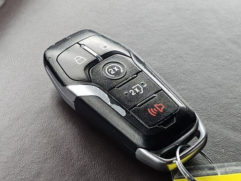 Used 2015 Ford F150 Platinum w/ Equipment Group 701A Luxury image 34