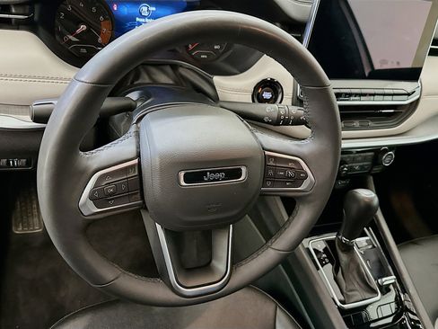 Used 2025 Jeep Compass Limited image 18