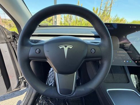 Used 2025 Tesla Model Y Long Range AWD/4WD image 21