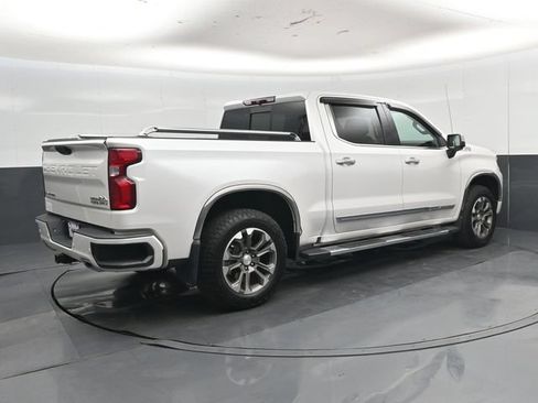 Used 2024 Chevrolet Silverado 1500 High Country w/ Z71 Off-Road Package AWD/4WD image 3