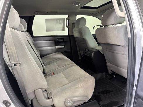 Used 2019 Toyota Sequoia SR5 AWD/4WD image 5