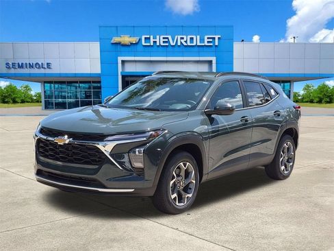 New 2026 Chevrolet Trax LT w/ LT Convenience Package FWD image 2