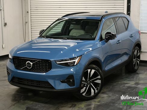 Used 2025 Volvo XC40 B5 Ultra w/ Protection Package Premier AWD/4WD image 2