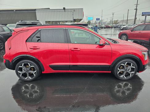 Used 2024 Kia Niro EX Touring image 8