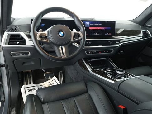 Used 2025 BMW X7 M60i image 10