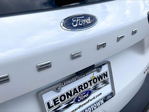 Certified 2022 Ford Escape SEL w/ Technology Package AWD/4WD image 32