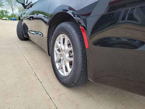 Used 2024 Chrysler Pacifica Touring-L FWD image 18
