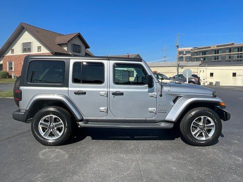 Used 2019 Jeep Wrangler Unlimited Sahara w/ Safety Group AWD/4WD image 8