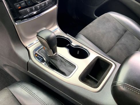 Used 2019 Jeep Grand Cherokee Altitude RWD image 16