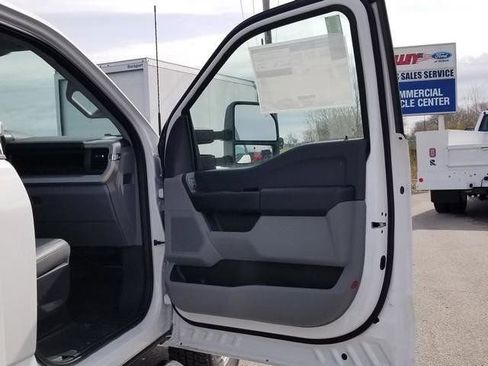 New 2025 Ford F550 4x4 Regular Cab Super Duty image 10