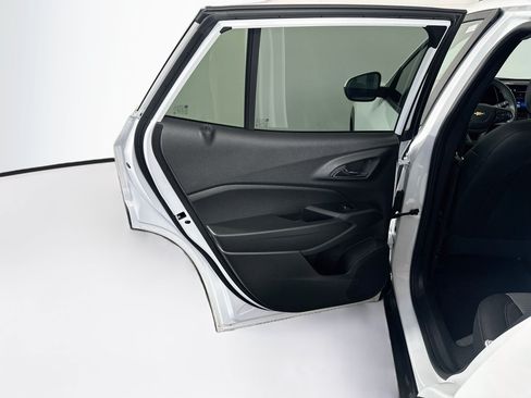 Used 2025 Chevrolet Trax LT FWD image 26