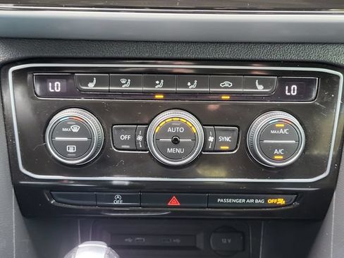Used 2022 Volkswagen Atlas Cross Sport SE AWD/4WD image 18