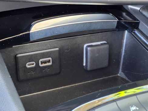 Used 2023 Buick Envision Essence image 29