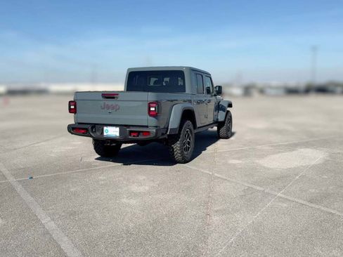 New 2025 Jeep Gladiator Rubicon image 11