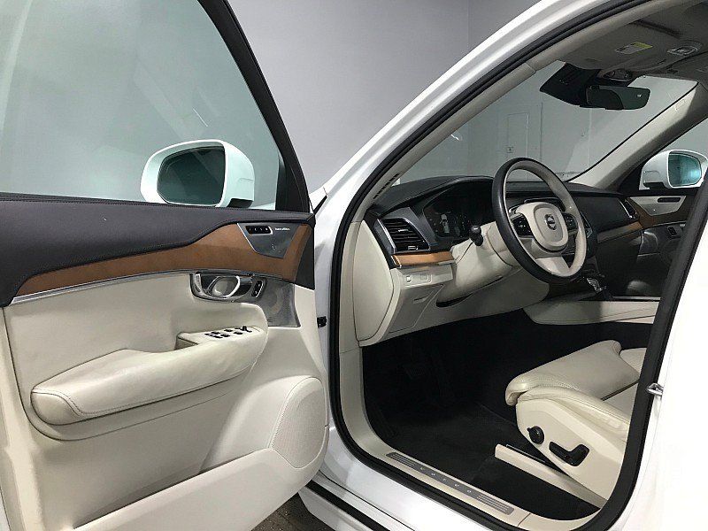 Used 2016 Volvo XC90 T6 Inscription w/ Vision Package AWD/4WD image 9