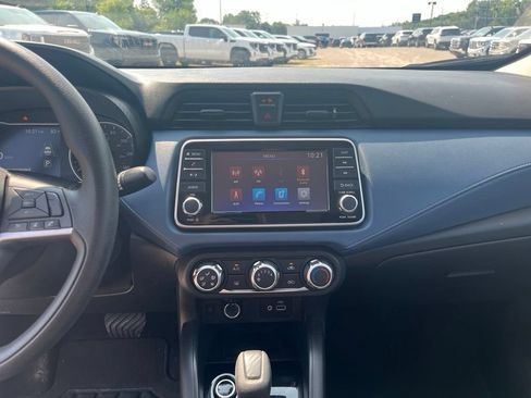 Used 2025 Nissan Versa SV FWD image 25
